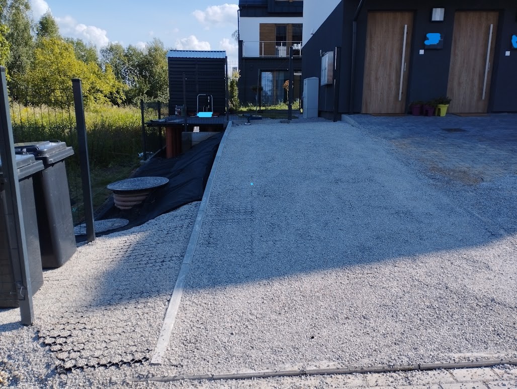 Montaż domku narzędziowego i prace ogrodowe – Włosań